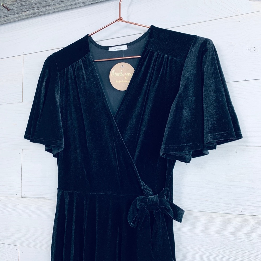 1 LEFT Sasha Velvet Black Dress, Must have 🌹 - Picture 5 of 7